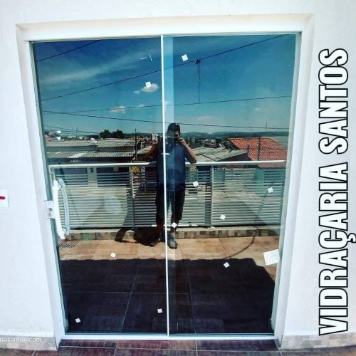 porta de vidro incolor - Vidraçaria Santos Salto de Pirapora